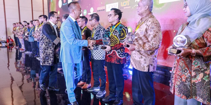 Isuzu Berhasil Mendapatkan Penghargaan INDI 4.0 Tahun 2024 Kategori Smart Factory